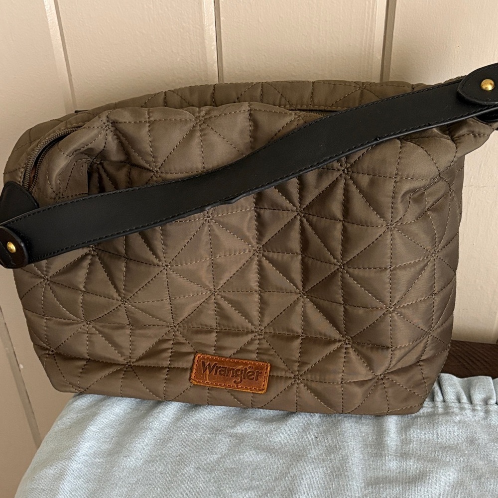 Wrangler Quilted Shoulder Bag in Taupe and Black